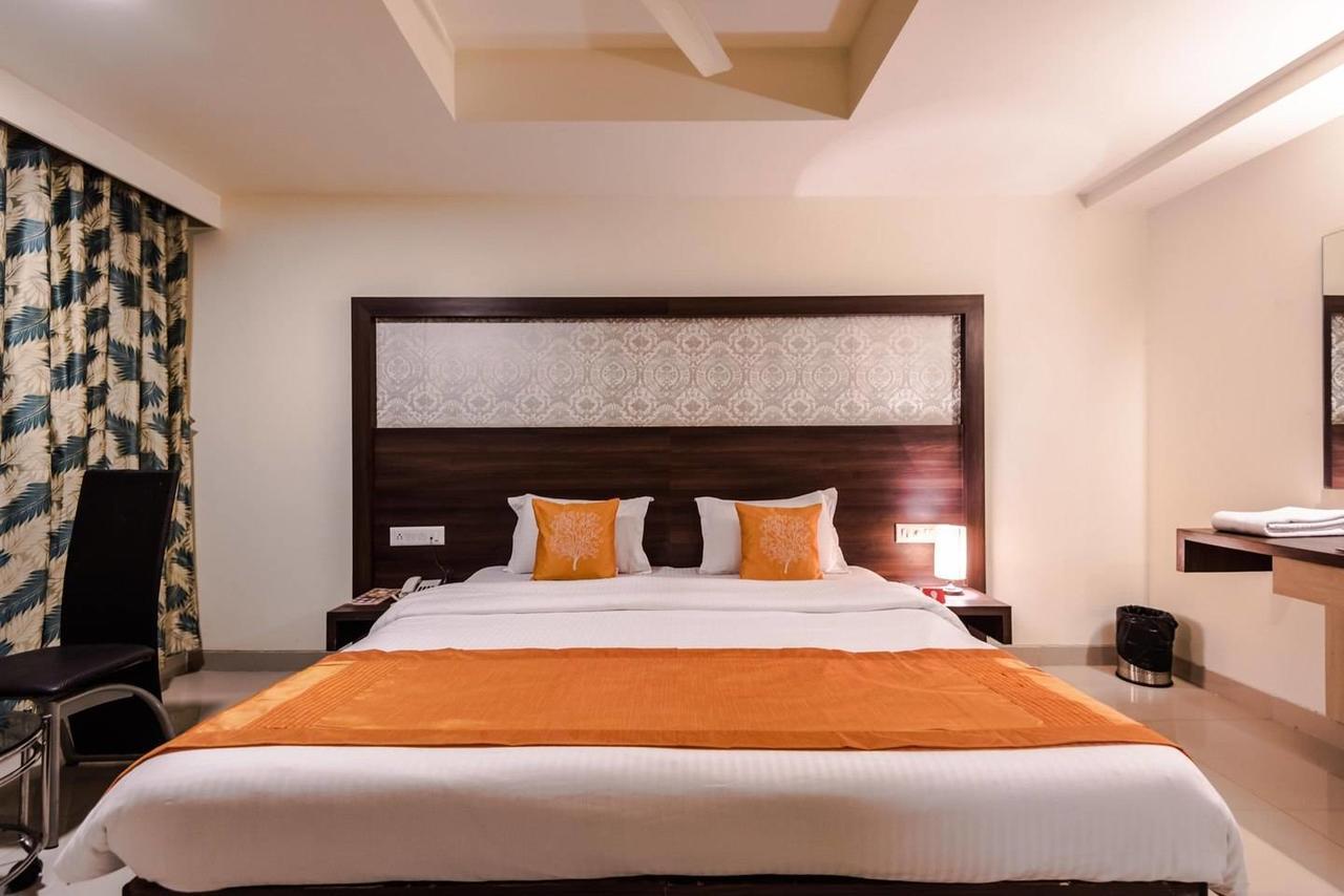 Hotel Veer Residency 潘韦尔 外观 照片