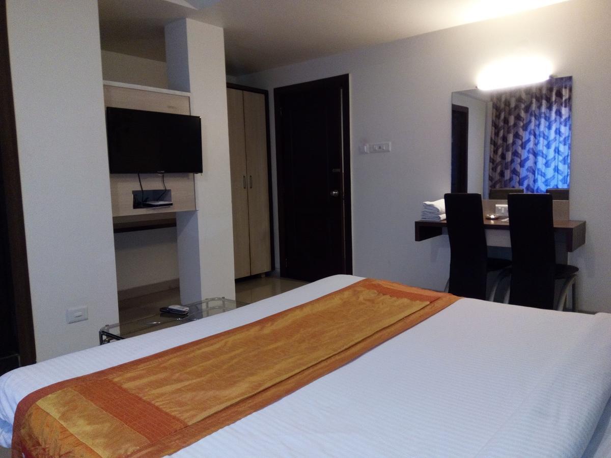 Hotel Veer Residency 潘韦尔 外观 照片