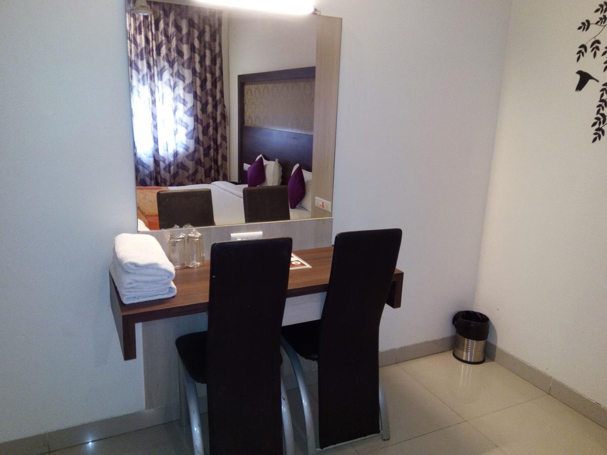 Hotel Veer Residency 潘韦尔 外观 照片