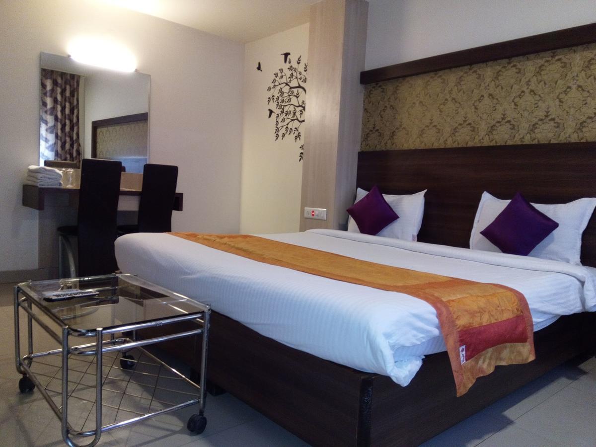 Hotel Veer Residency 潘韦尔 外观 照片