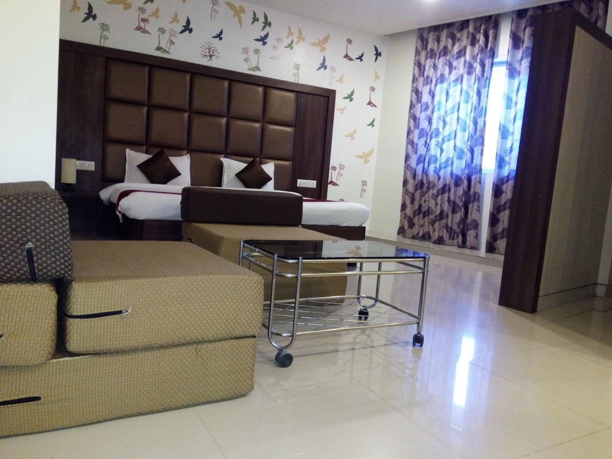 Hotel Veer Residency 潘韦尔 外观 照片