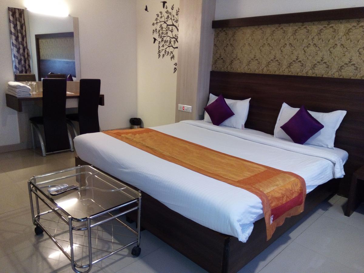 Hotel Veer Residency 潘韦尔 外观 照片